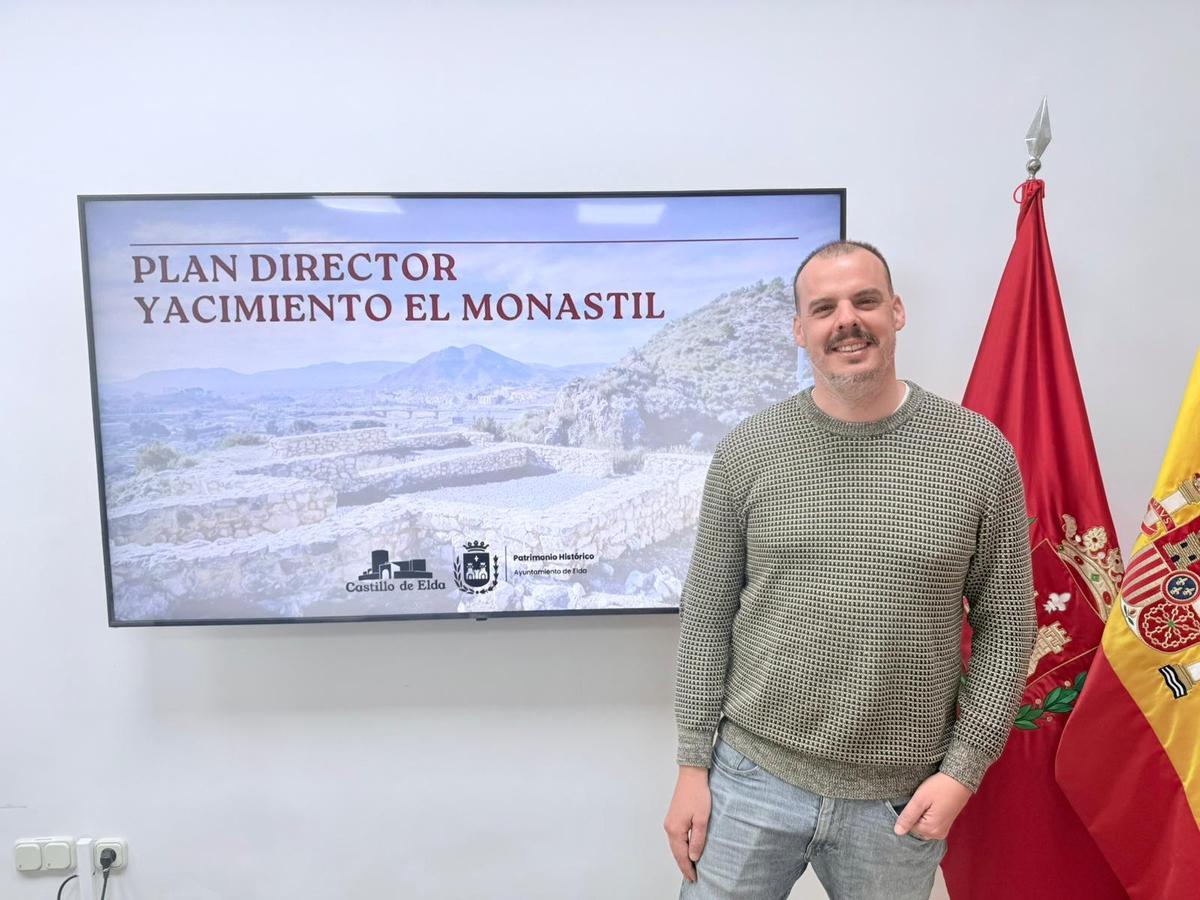 El edil de Patrimonio presenta el plan director del yacimiento El Monastil de Elda.
