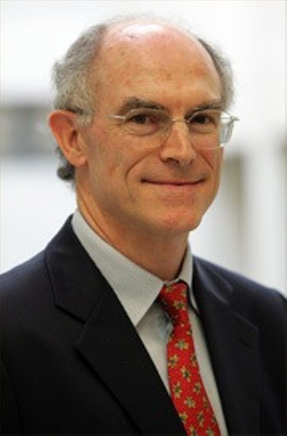 Alejandro Navas García en una imagen de uno de sus libros