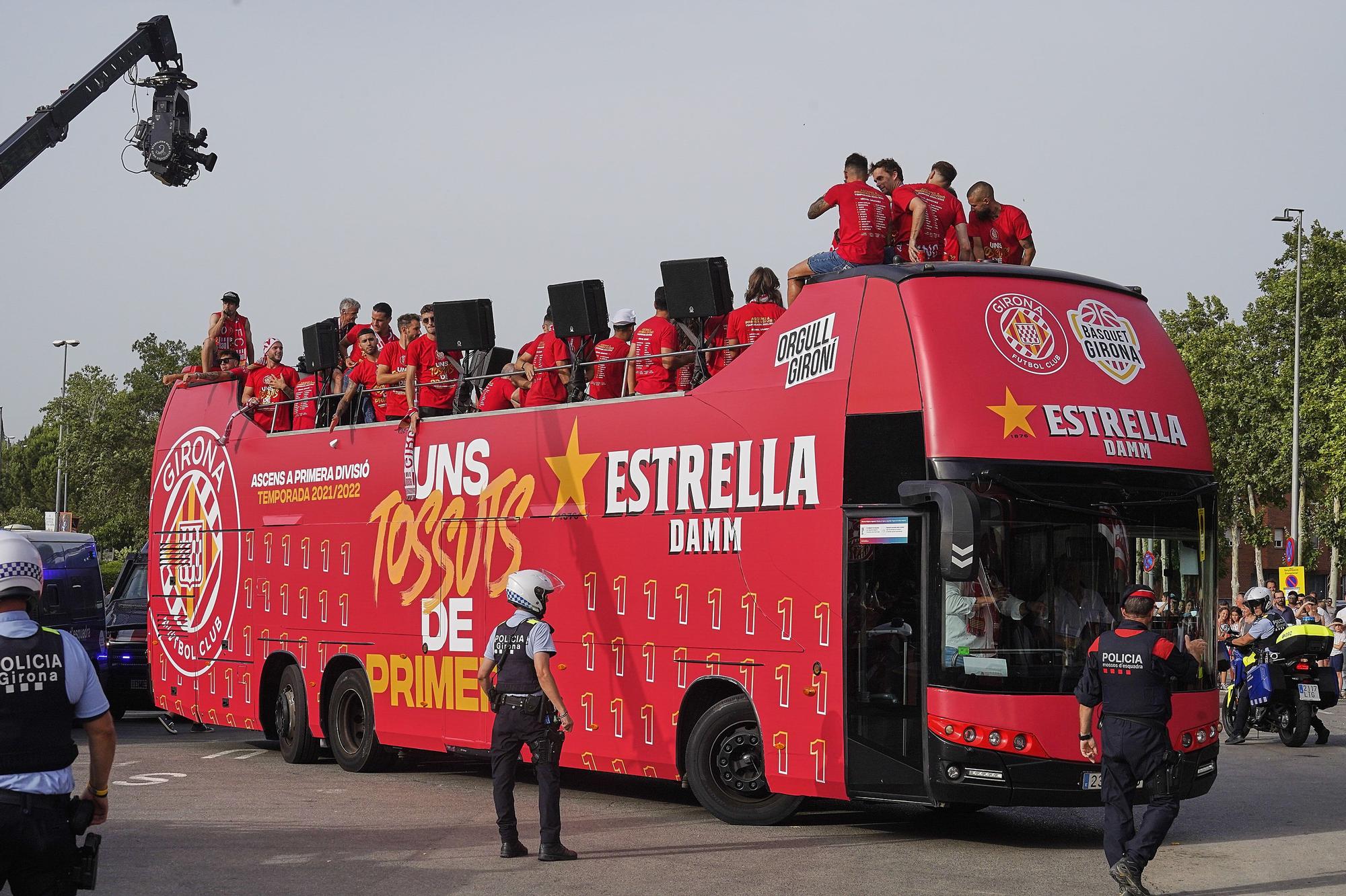 Les millors imatges de la rua de celebració del Girona i el Bàsquet Girona