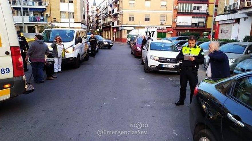 Un conductor de VTC se queda dormido y atropella a dos personas en Sevilla