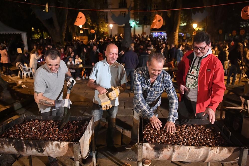 Música, talleres de decoración de calabaszas, cuentacuentos, una caravana de juegos populares, queimada... Así celebra su magosto la Ciudad Vieja.