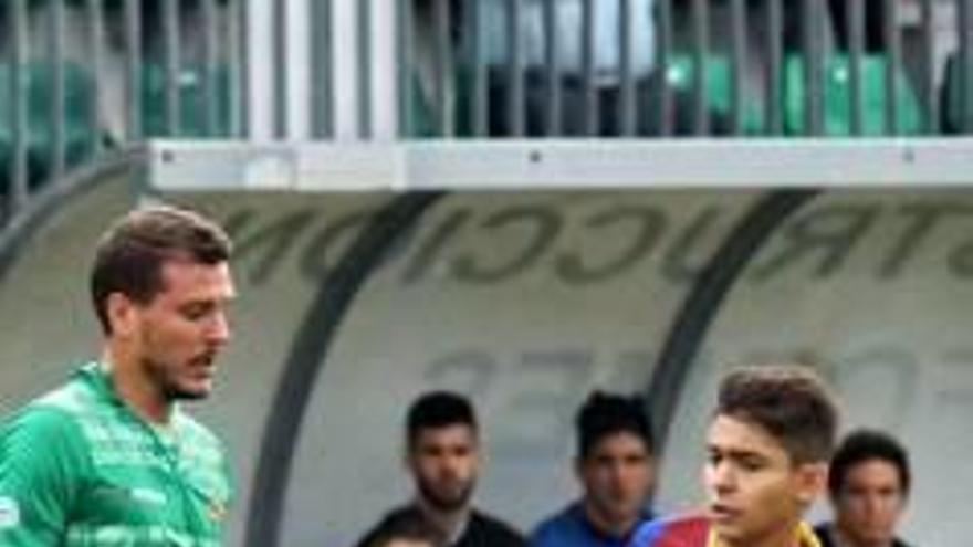 Pepe Sellés se perfila como lateral izquierdo del Eldense por la sanción de Juanje