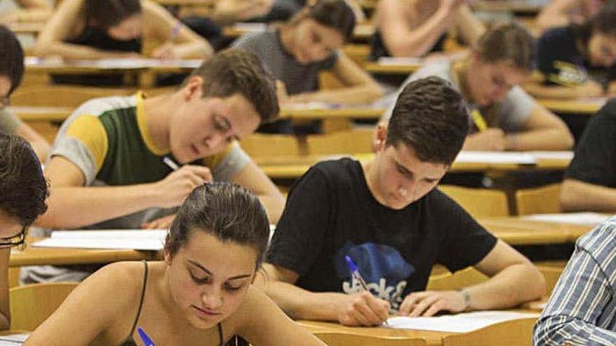 Las becas se darán exclusivamente por necesidad económica y no por méritos académicos