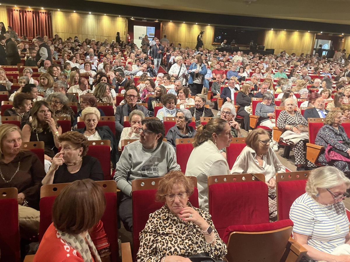 El concierto de Bertín Osborne en el teatro de la Laboral, en imágenes