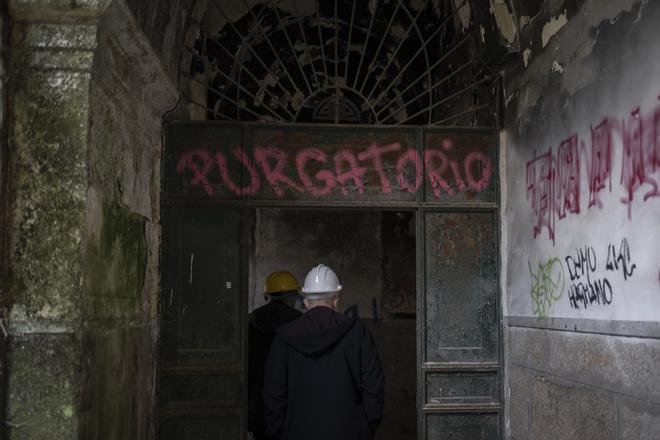 En el interior de la vieja y olvidada cárcel de Ourense