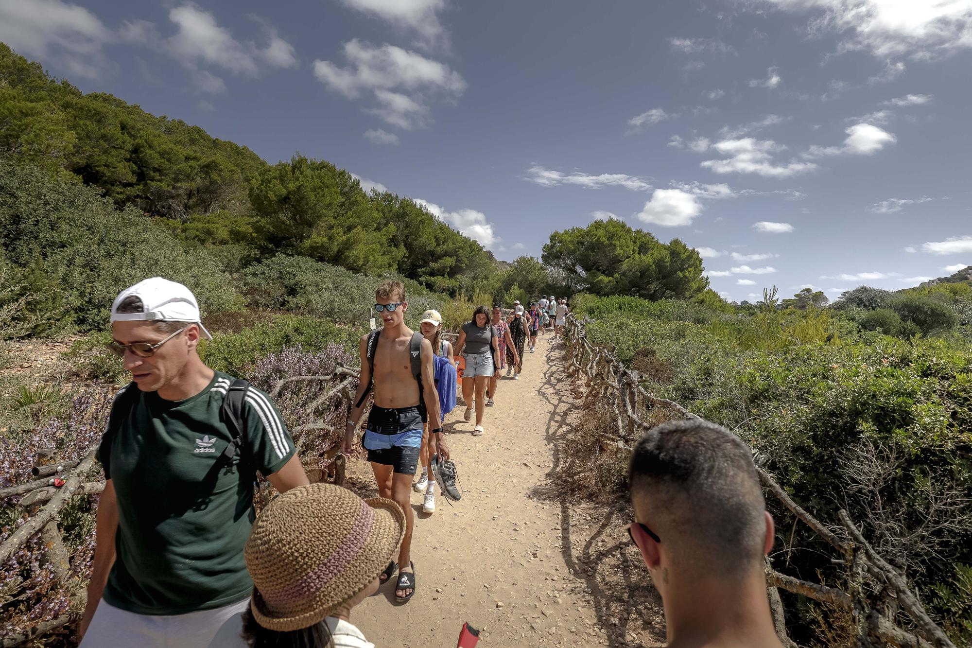 Fotos | El Caló des Moro, saturado de turistas