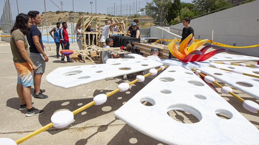 El Ies las Lomas planta una hoguera 'al tombe'