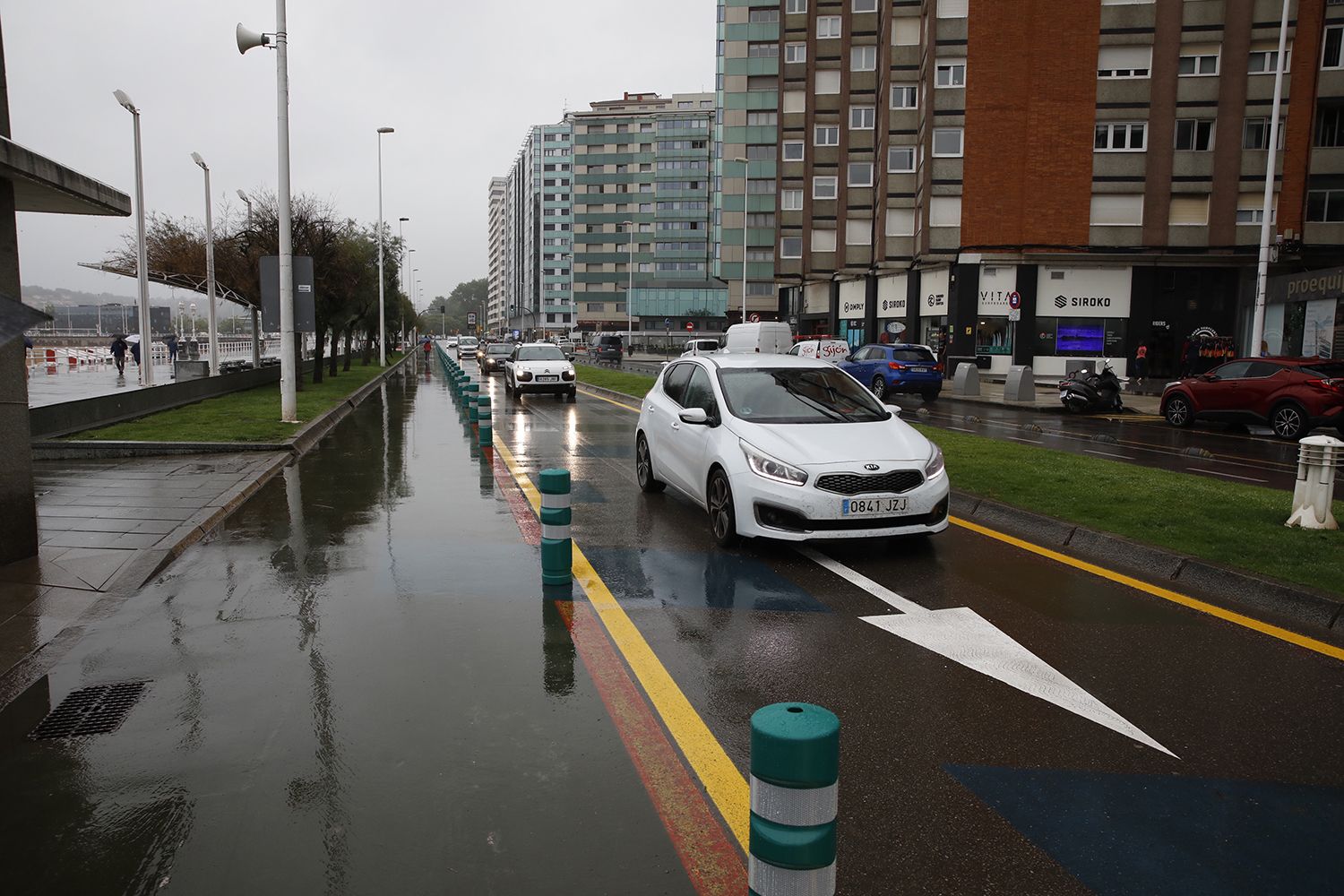 En imágenes: así ha sido la reapertura al tráfico del "cascayu" de Gijón