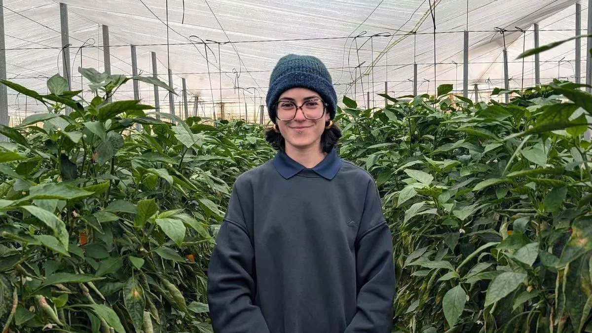 Helena Crespo, de estudiar Trabajo Social a trabajar en el campo almeriense: "De aquí no me mueve nadie"