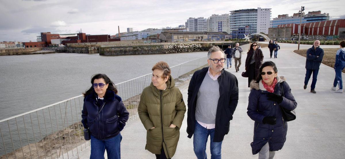 El paseo de Naval Gijón ya está abierto a la ciudadanía (en imágenes)