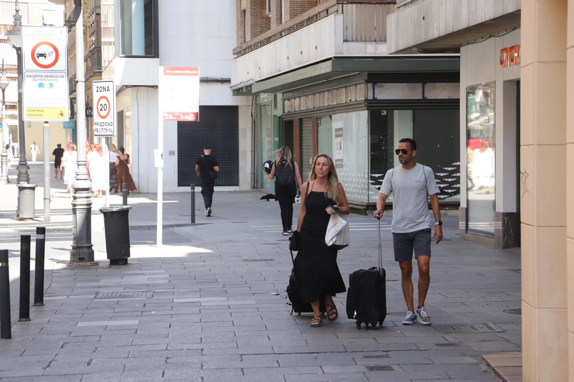 Los turistas disfrutan de Córdoba pese al calor
