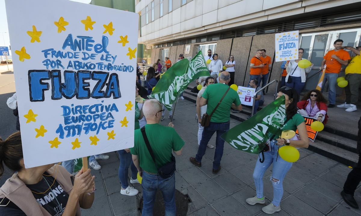Protesta de trabajadores interinos en la capital grancanaria.
