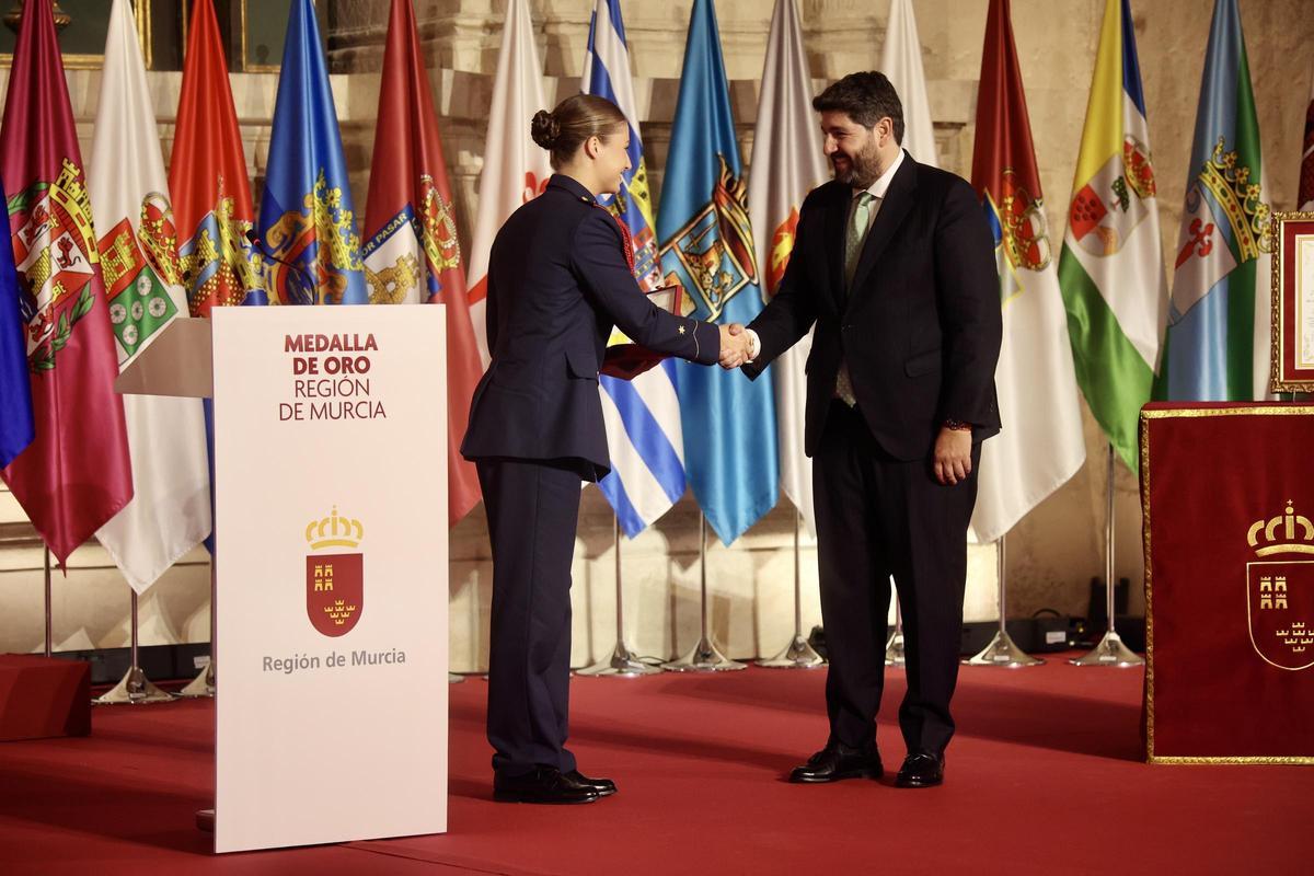 Imágenes de la entrega de la Medalla de Oro de la Región a la princesa Leonor