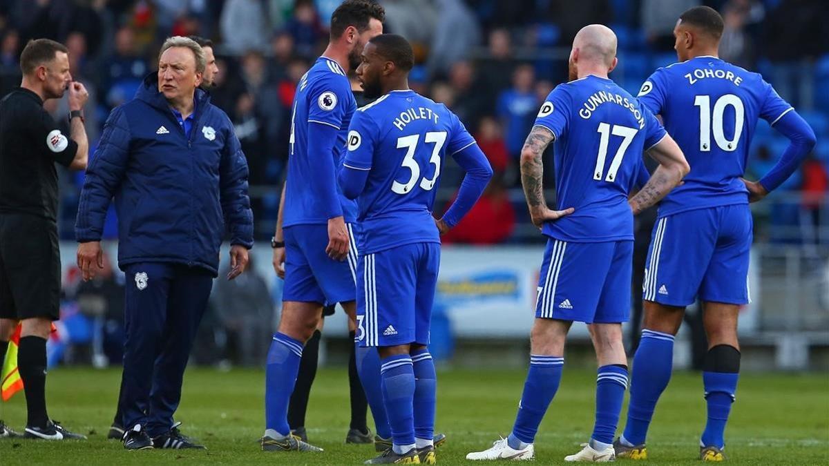 rpaniagua48012898 cardiff city s english manager neil warnock  2nd l  and his 190504205334