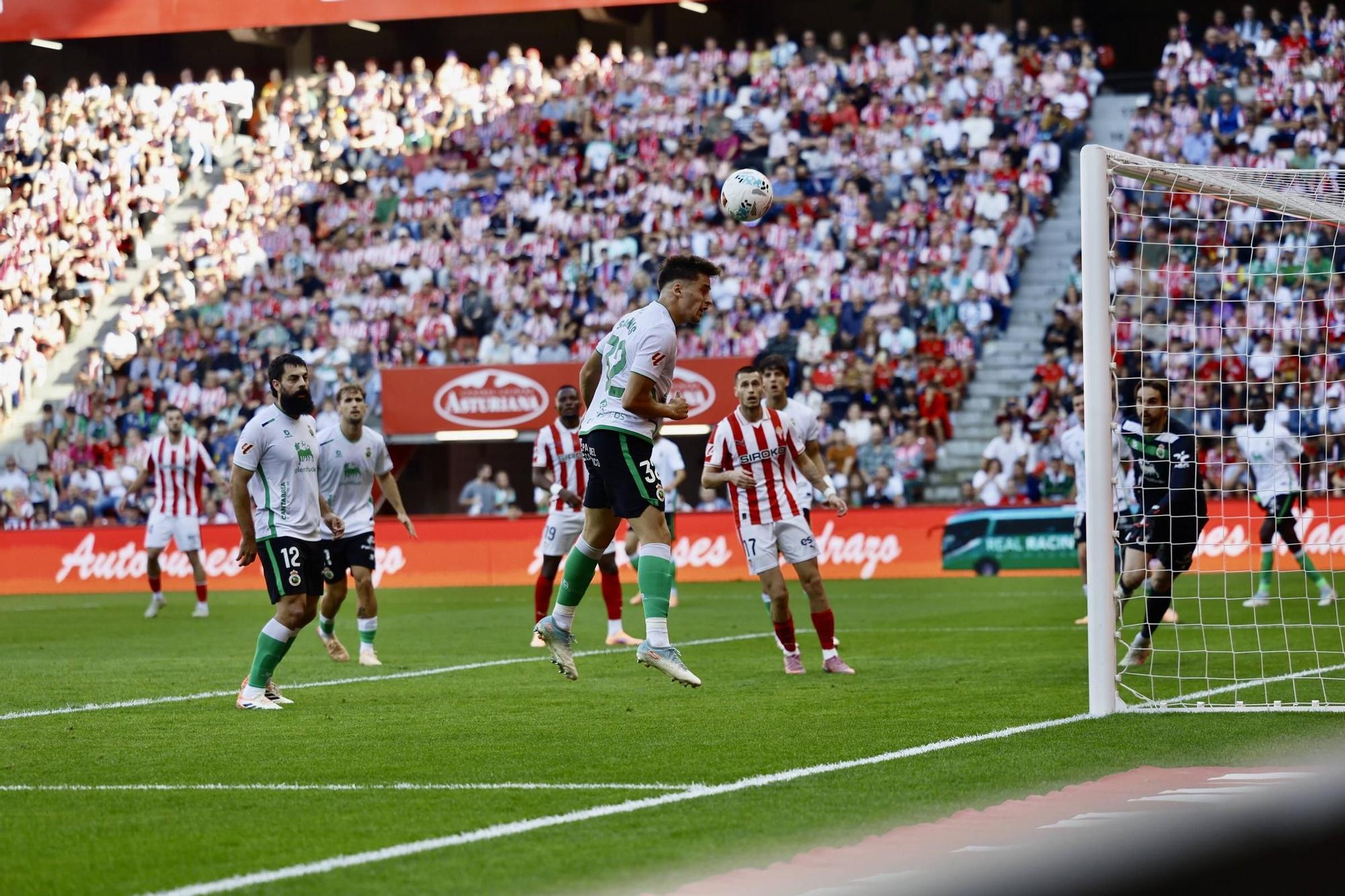EN IMÁGENES: El partido del Sporting- Racing de Santander en El Molinón
