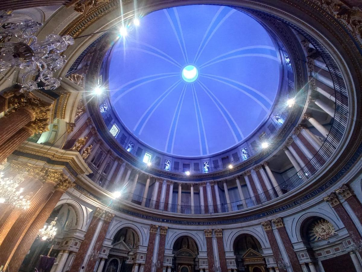 Parte superior e interior de la cúpula, ya restaurada. Ahora se actuará en el tercer anillo.
