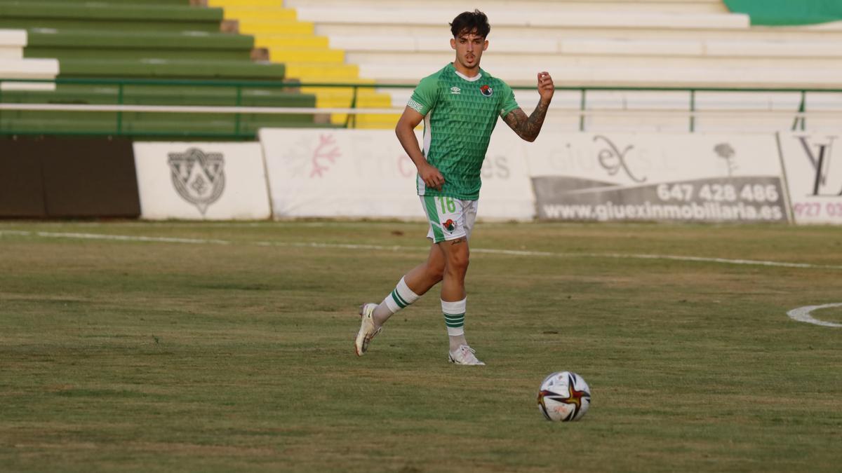 Yael, en un partido anterior. El centrocampista madrileño fue expulsado en el primer tiempo.