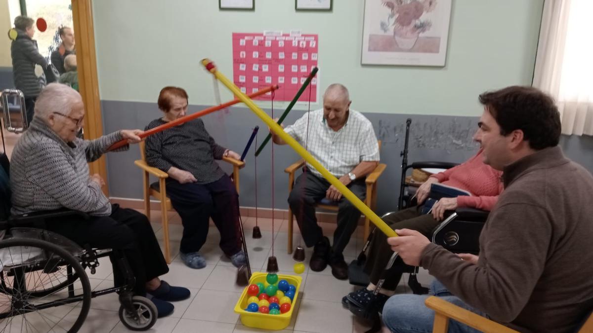 EN IMÁGENES: Así son las actividades de ocio en el centro de mayores de Salas.