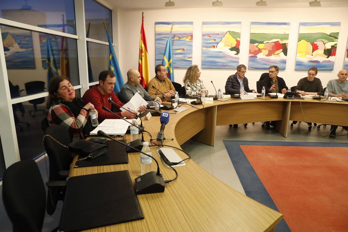 Ángela Ochoa y Sergio Heres, los dos actuales concejales del PP, en primer término en el último Pleno municipal.