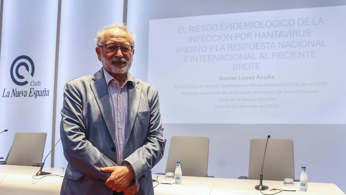 Daniel López-Acuña, en el Club LA NUEVA ESPAÑA.