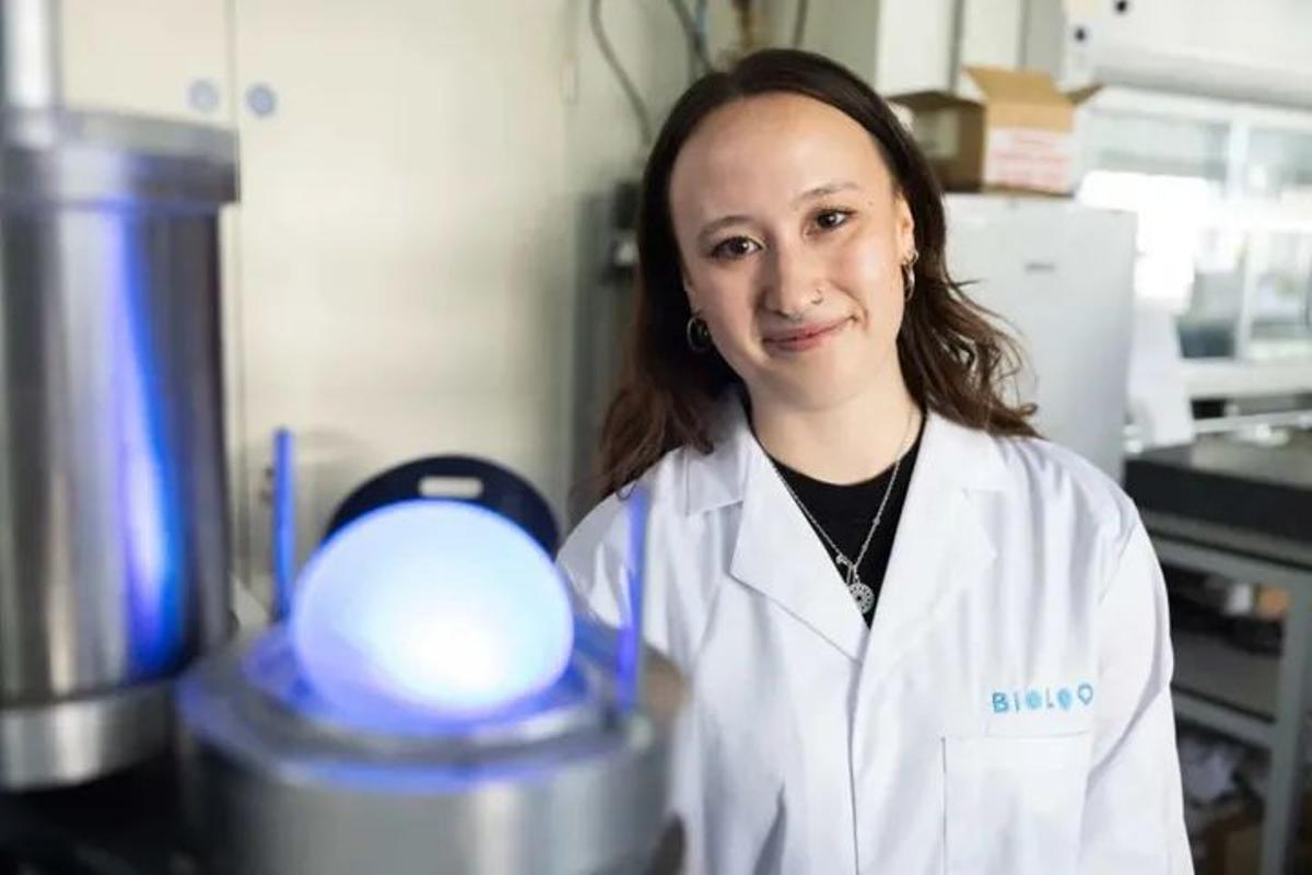 Julia Cumming, autora del invento, en el Imperial College de Londres