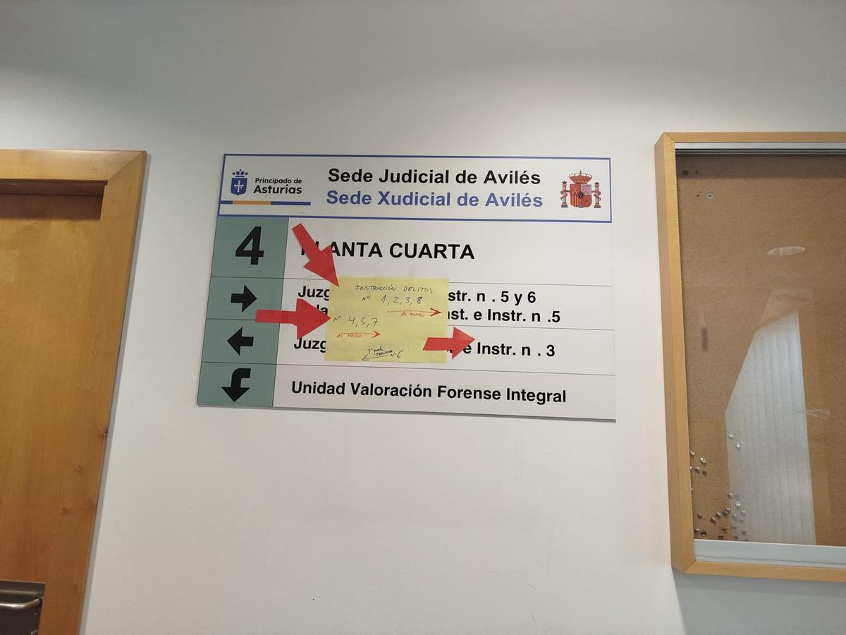 Un cartel que desinforma más que informar.