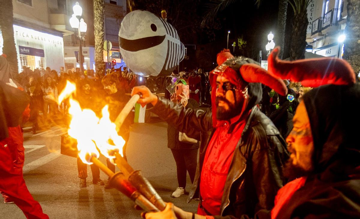 El Entierro de la Sardina pone el broche final al Carnaval de Alicante El Entierro de la Sardina pone el broche final al Carnaval de Alicante