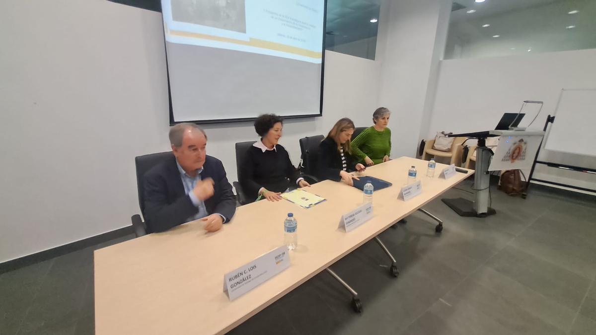 Por la izquierda, Rubén C. Lois, Teresa Iglesias, Elena Lasarte y Ana Velasco.