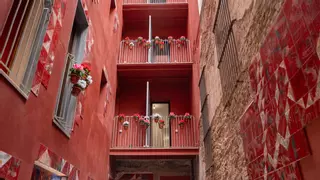 Así son los minipisos públicos de solo 21 metros cuadrados para jóvenes en el Raval de Barcelona: desde 153 euros al mes