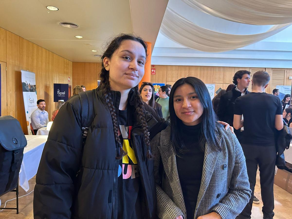 Jenyfer Villamar y Selena Sierra, este martes en el Job Day en la UIB.