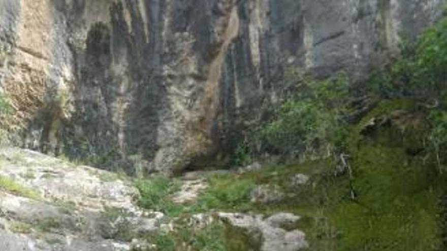 Evacuado en helicóptero tras romperse una pierna en el Barranc de l&#039;Infern