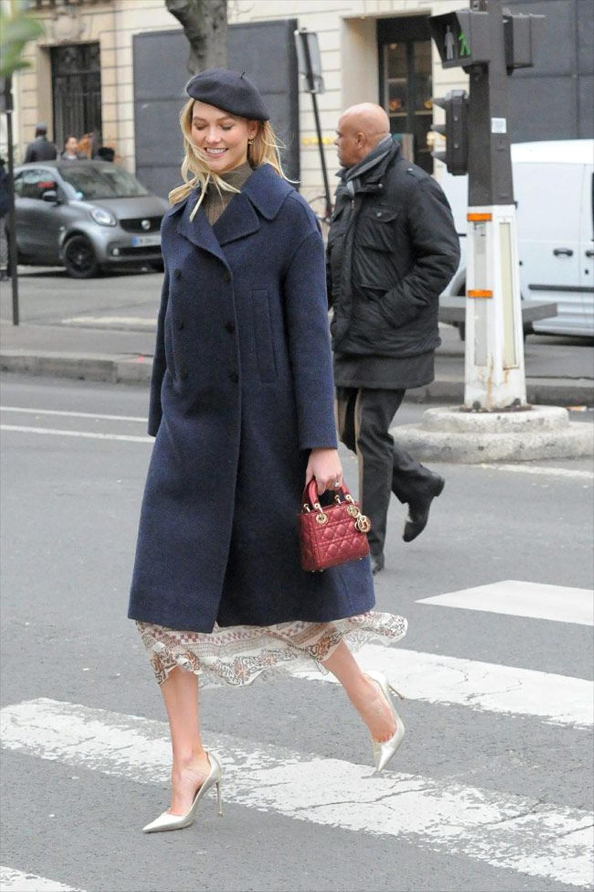 El look 'super francés' e irresistible de Karlie Kloss