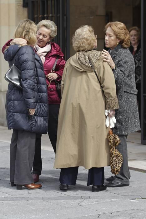 Funeral por Ichu Salazar-Simpson Bosh en la iglesia de San Pedro de Gijón