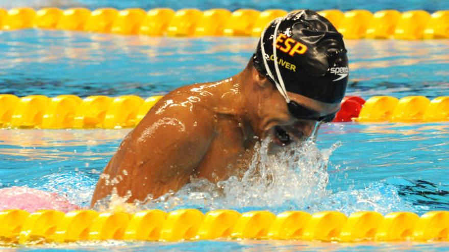 El nadador canario, Israel Oliver, durante la prueba de los 200 estilos.