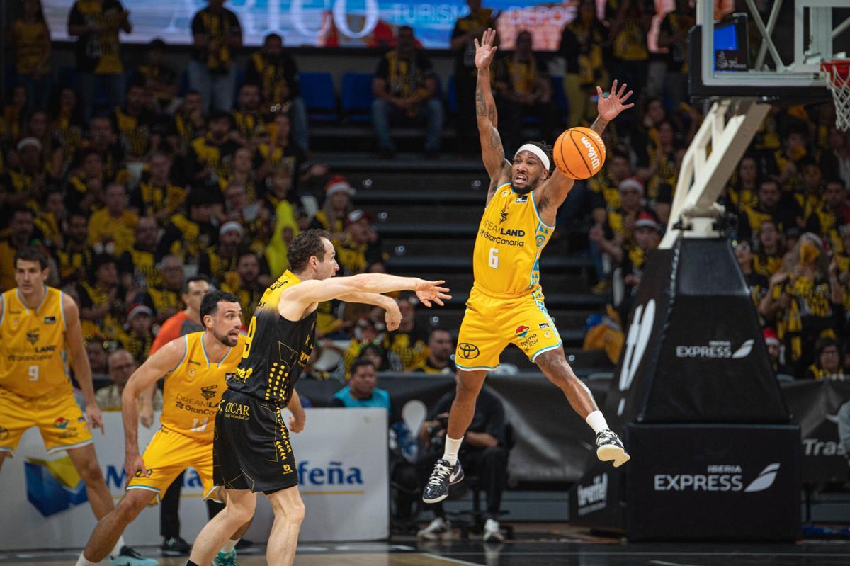 El partido La Laguna Tenerife CB Canarias-CB Gran Canaria, en imágenes