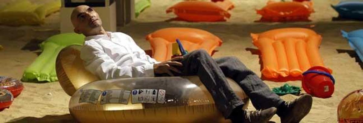 El arquitecto Martín Lejarraga 'descansa' en su playa de la Sala Verónicas