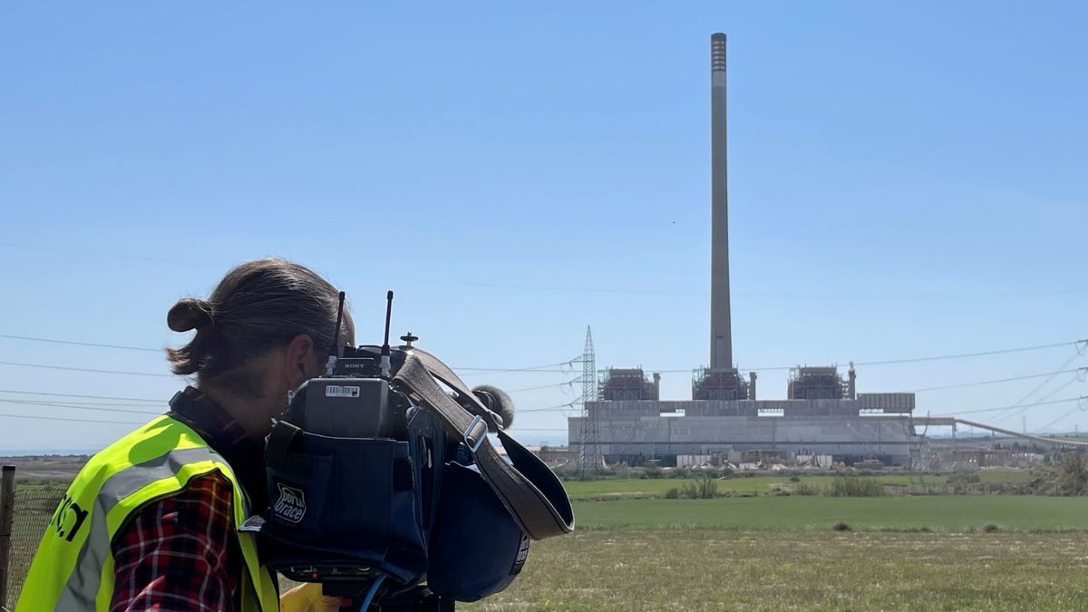 Dinamitan las torres de la central térmica que contaminó el norte de Castellón hace 40 años