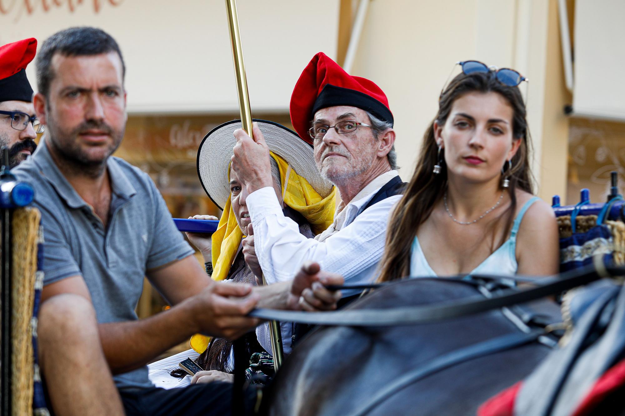 Los carros toman la Marina para dar la bienvenida a las Festes de la Terra de Ibiza