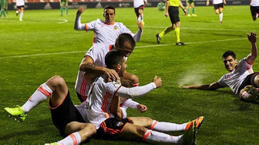 Nacho Gil da la victoria al Mestalla en el último minuto