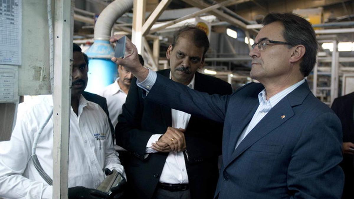 Artur Mas, durante la visita a la empresa automovílistica Tata-Ficosa en Pune (India).