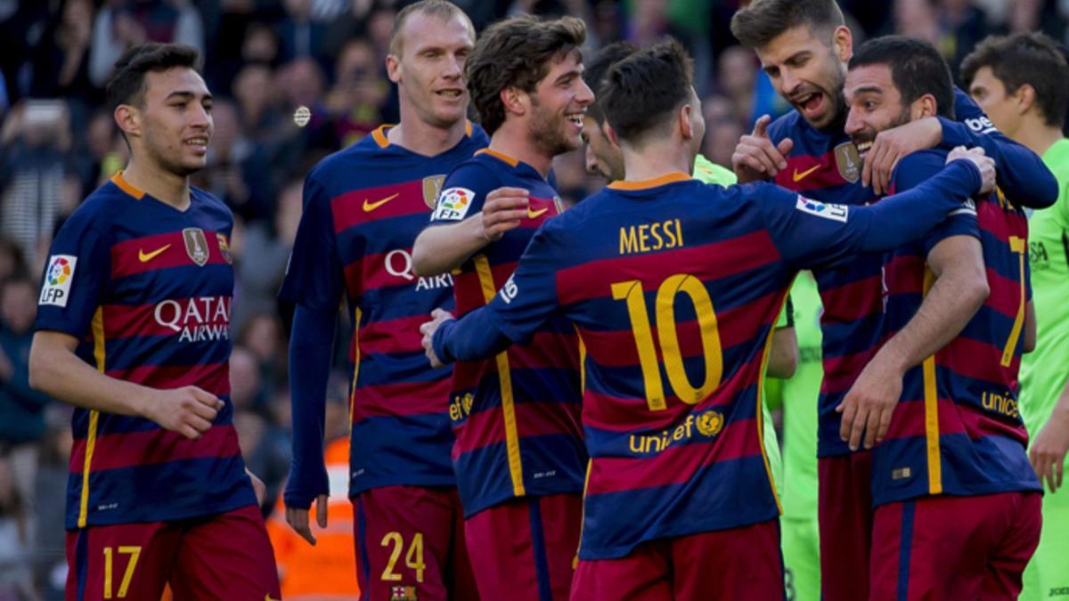 Los jugadores del FC Barcelona celebran uno de sus goles en la temporada 2015/16