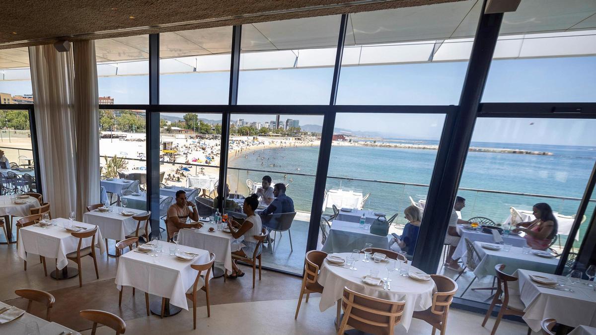 Las vistas al mar desde la sala del restaurante El Tribut.