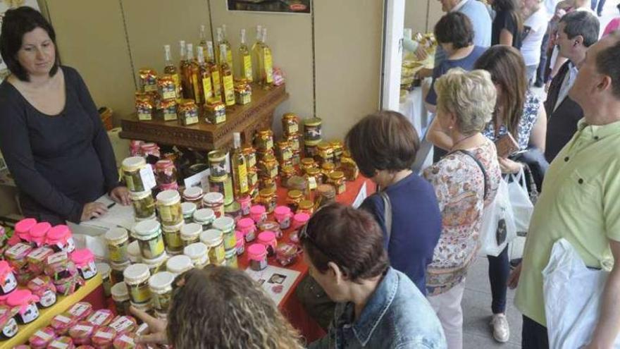 Uno de los puestos de la feria Made in Galicia, abierta ayer.