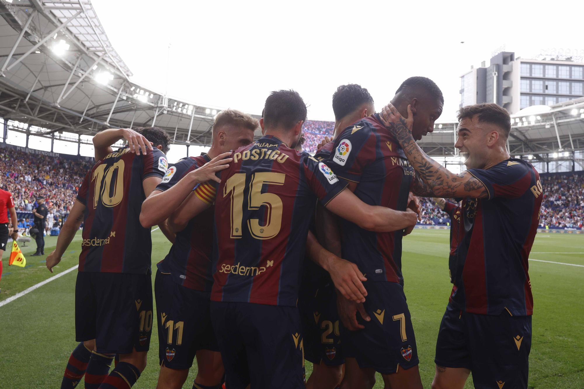 Las mejores imágenes del Levante UD - Deportivo Alavés