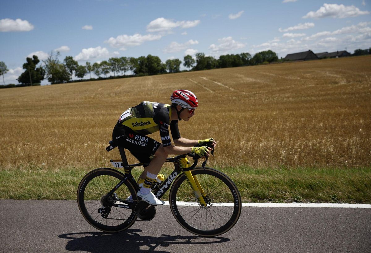 (France), 08/07/2025.- Danish rider Jonas Vingegaard of Team Visma-Lease a Bike in action during the 4th stage of the Tour de France cycling race over 174.2km from Amiens to Rouen, France, 08 July 2025. (Ciclismo, Francia) EFE/EPA/MARTIN DIVISEK