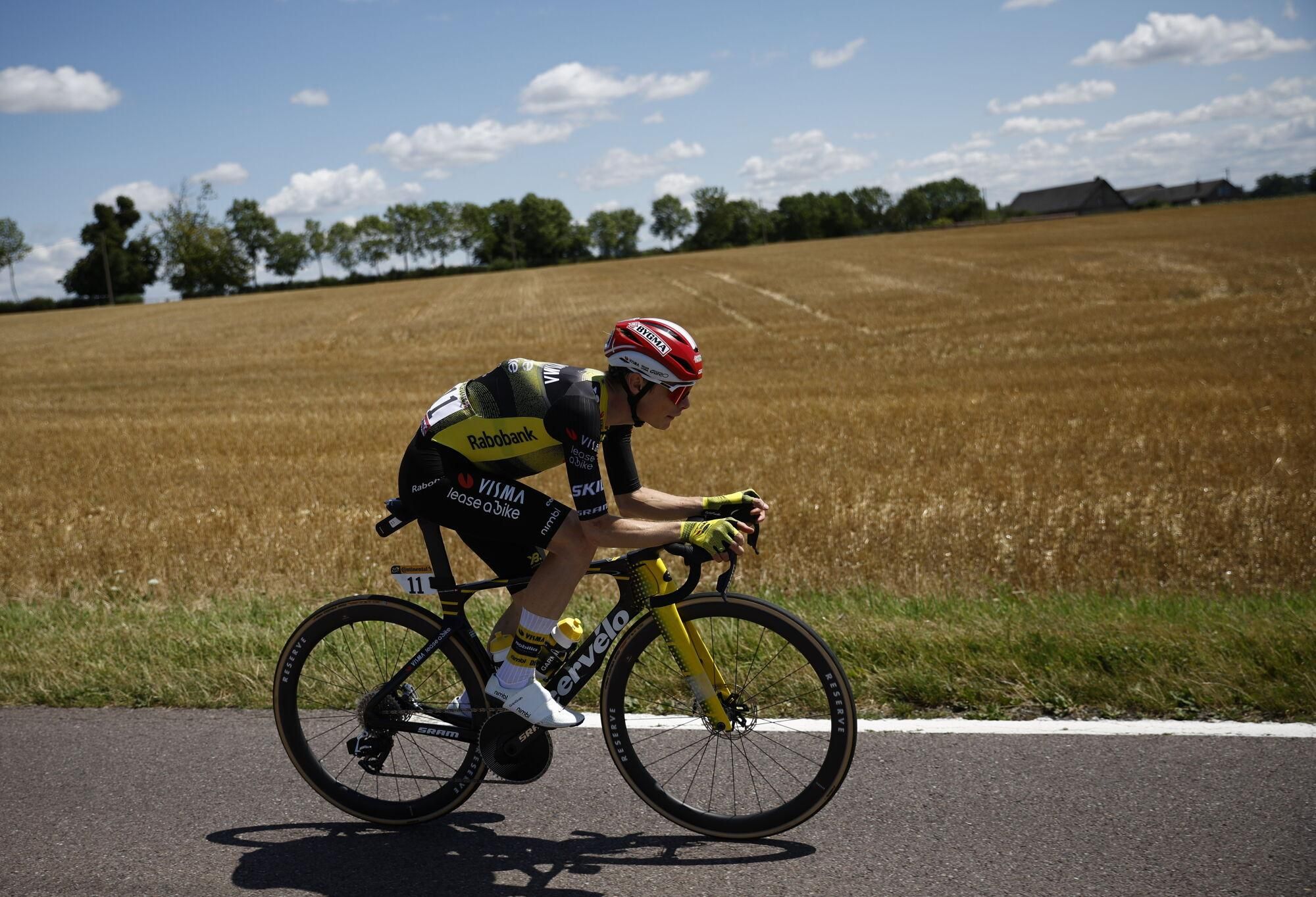(France), 08/07/2025.- Danish rider Jonas Vingegaard of Team Visma-Lease a Bike in action during the 4th stage of the Tour de France cycling race over 174.2km from Amiens to Rouen, France, 08 July 2025. (Ciclismo, Francia) EFE/EPA/MARTIN DIVISEK