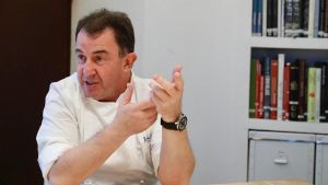 GRAF8934. LASARTE (GIPUZKOA), 15/11/2018.- El cocinero Vasco Martin Berasategi durante una entrevista concedida hoy a Efe en su restaurante de la localidad guipuzcoana de Lasarte. EFE/Juan Herrero