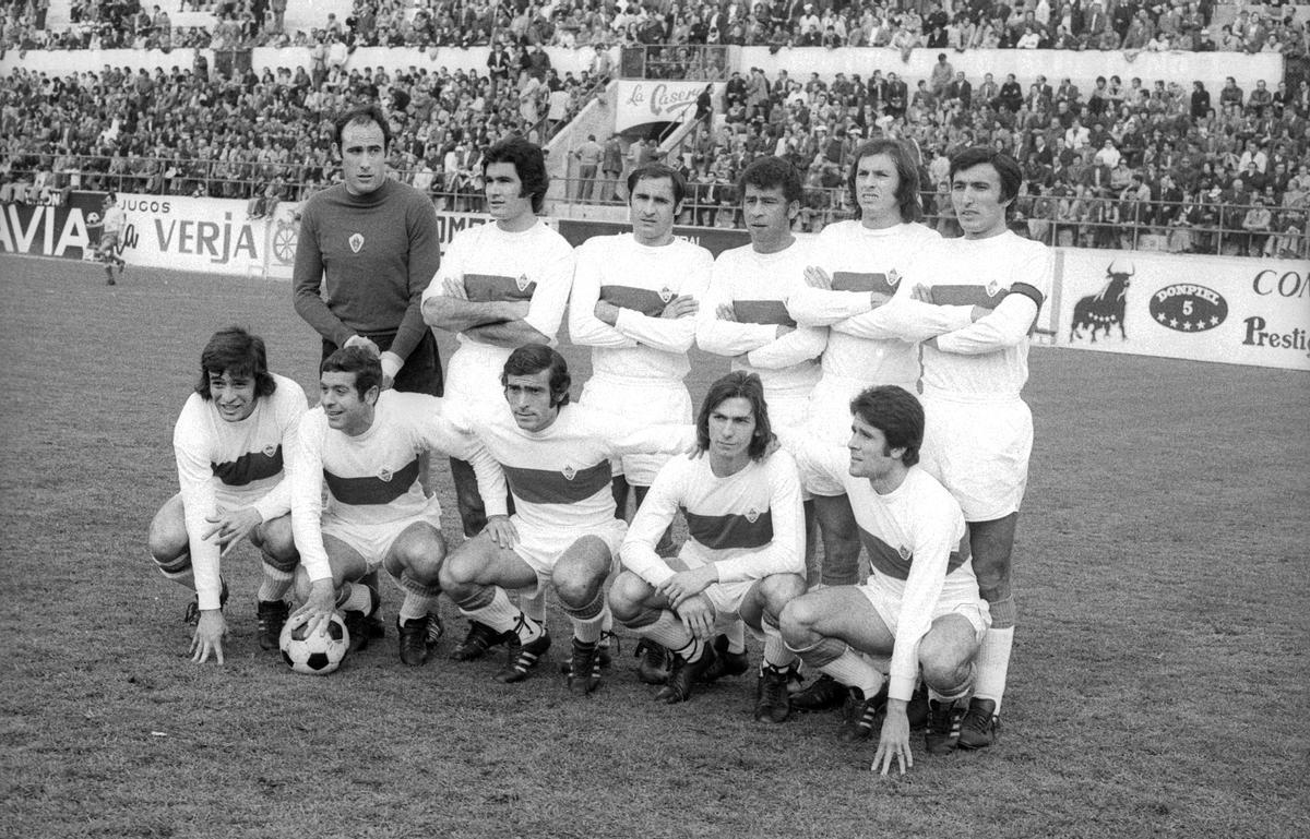 Bonet, el portero del Elche, en el partido contra Las Palmas de Primera de 1974
