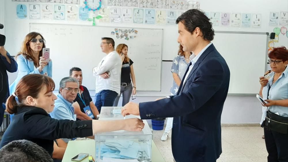 Los candidatos de Contigo Somos Democracia, Sueña Torrevieja, Los Verdes-Compromiso Municipal, PSOE, IU-Unidas Podemos, PP, VOX y Ciudadanos ya han ejercido su derecho a voto en Torrevieja