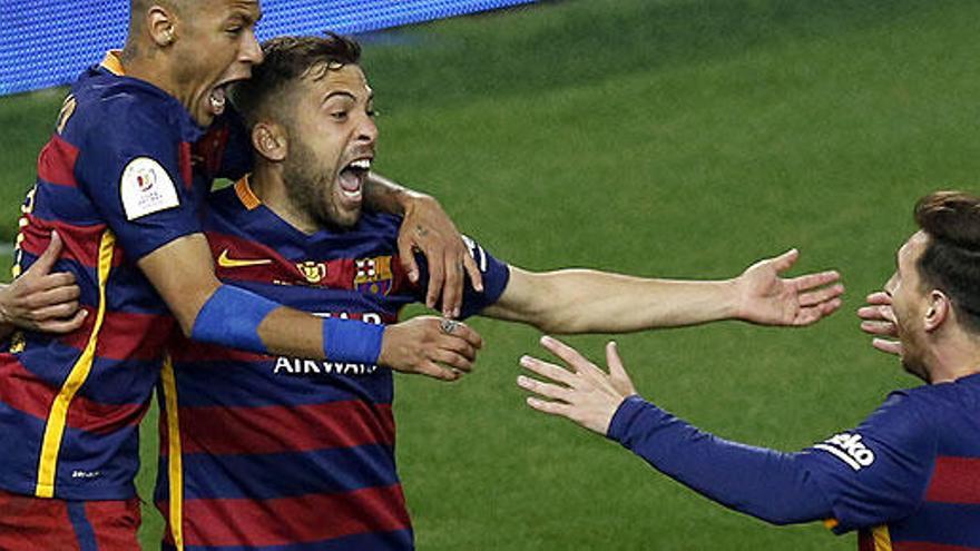 Alba, Neymar e Iniesta celebran el gol del español.